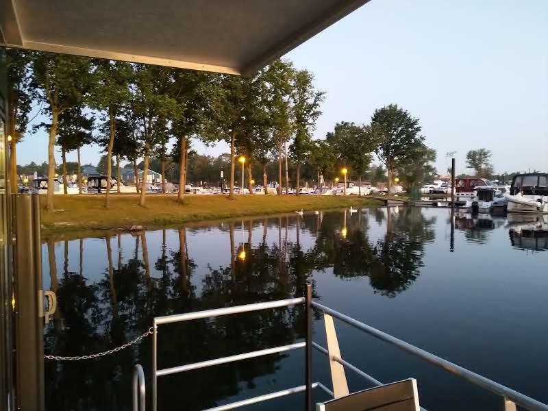 Hausboot Leukermeer Well เวลล์ ภายนอก รูปภาพ