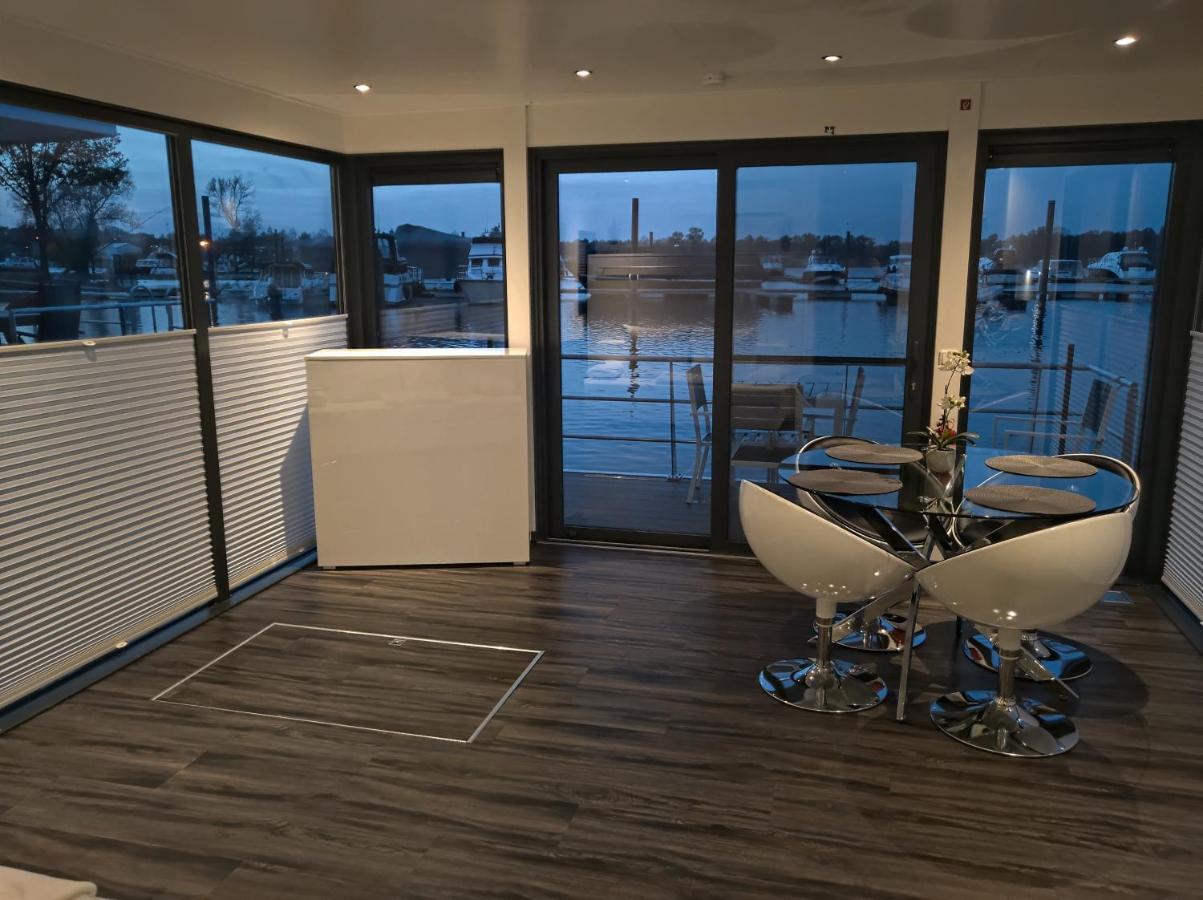 Hausboot Leukermeer Well เวลล์ ภายนอก รูปภาพ